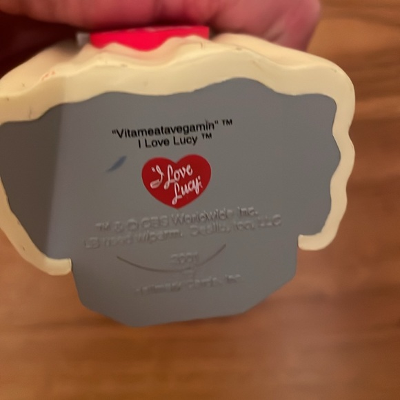 Hallmark Ornament 2001 I Love Lucy Does A TV Commercial Vitameatavegamin - Picture 11 of 11